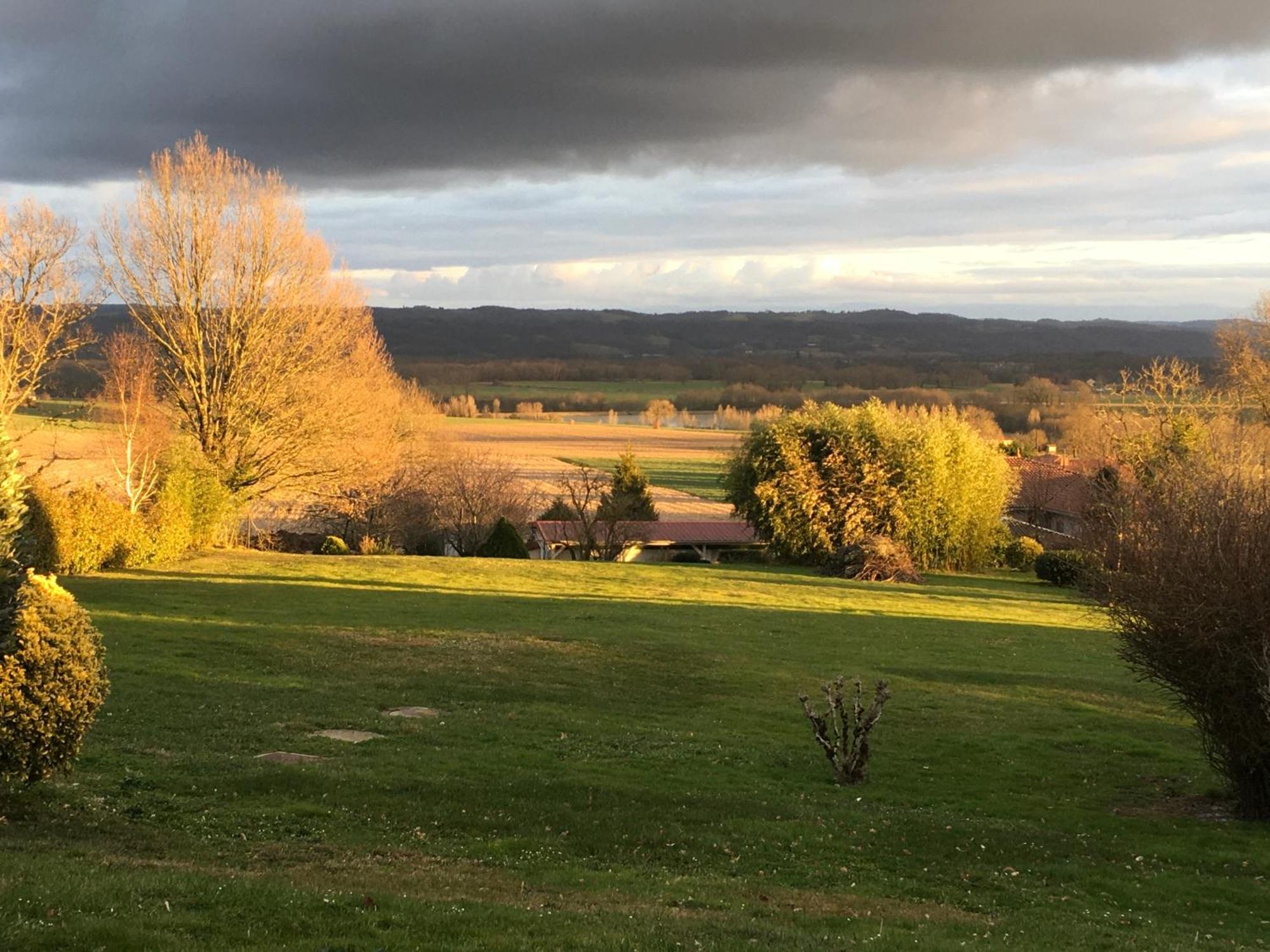 Gite Au Bouzigues Monlaur-Bernet Exteriör bild